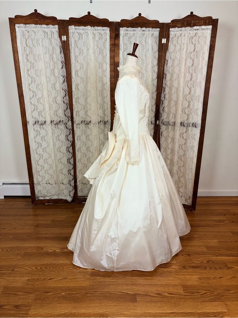 Fabulous Vintage 90s Jessica McClintock Taffeta Wedding Gown - Picture 5 of 11